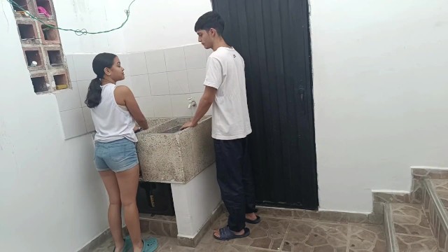 SEVDİĞİM ESMER ÜVEY KARDEŞİM BENİMLE SEKS YAPMAKTAN ÇOK SEVİNİYOR ÇÜNKÜ BEN 18 YAŞINDAYIM