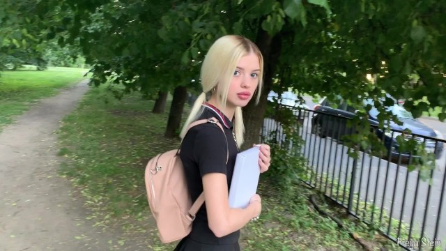 babanın odasında sevimli üvey kız kardeşin yaptığı deepthroat sloppy-Freya Stein