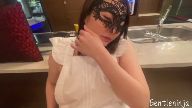 [Creampie] Cadılar Bayramı için genç bir eşle cosplay seks