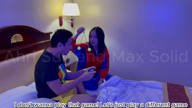 Üvey kız kardeşim bana nasıl sevişeceğimi öğretti ama erkek kardeşi bana nasıl sevişeceğimi öğretti