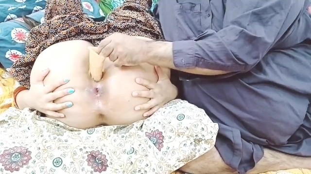 Annem Evde Yokken Üvey Babam Her İki Deliğimi Derinden Sikiyor