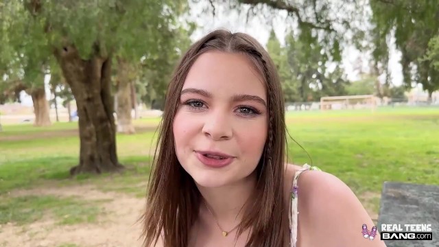 Gerçek Gençler – PAWG Esmer Genç Adrianna Jade İlk Oyuncu Seçimi Sahnesinde Bir Profesyonel Gibi Sikişiyor