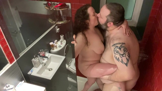 Shyla ve Rex'in Lüks Bir Otel Süitinde Geçirdiği Kötü Hafta Sonu, Bölüm 4: Duşta Seksi Peeling