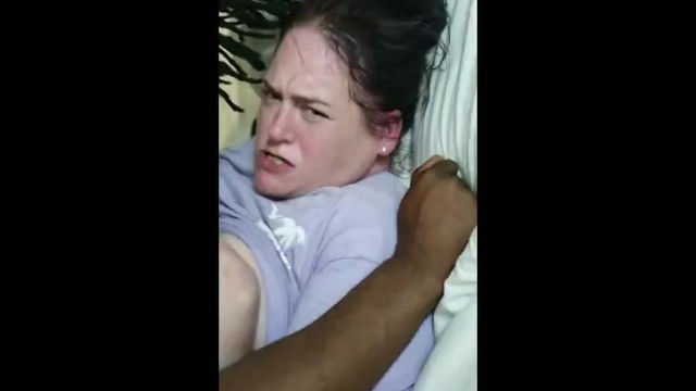 Amatör aldatan orospu karısı onun kocaman BBC'sini çekmesini videoya çekmeme izin veriyor