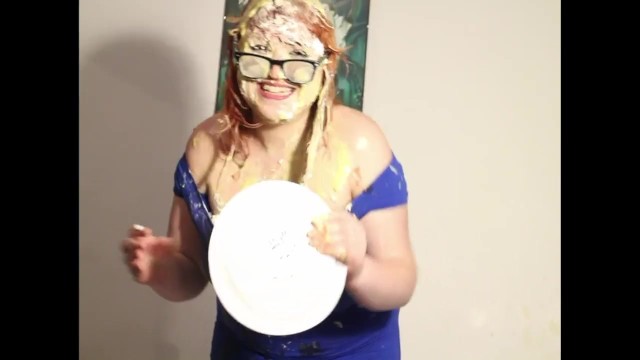 BBW dar mavi elbiseyle birden fazla kez turtaya biniyor