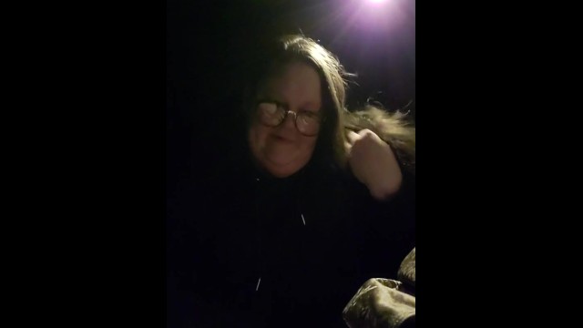 BBW açgözlü genç kıza alışveriş merkezinde arabada oral seks yapıyor – hemen ikinci oral seks istiyor!