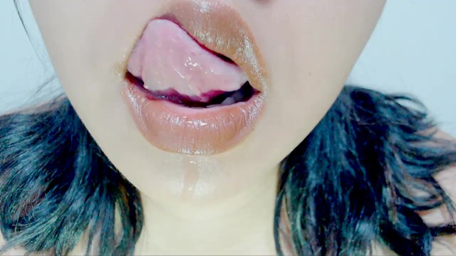 ASMR: Duyusal Dil, Salya ve Yumuşak İnlemeler