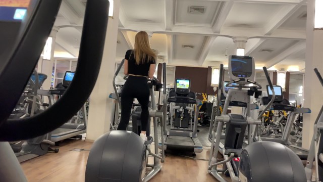 Spor salonunda hızlı sevişme. Californiababe ile riskli halka açık seks.