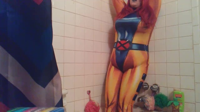Jean Grey Bağlanmış ve Suyla Şişirilmiş