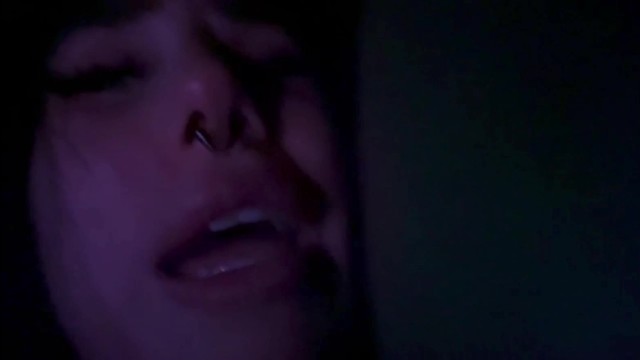 Kitty k bir derlemede en iyi yaptığı şeyi yapıyor (penis boşaltma)