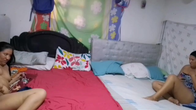 sapık üvey annemin önünde seksi dans ediyor, kendine dokunuyor ve beni izlemekten zevk alıyor