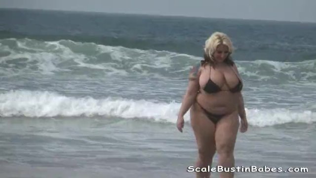 Plaj Bebeği Porsche Dali BBW Göt Yalama