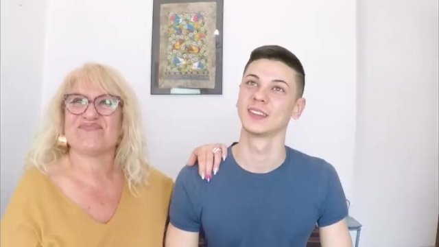 Olgun Fina ve onun BÜYÜK MEMELERİ bir hediye!