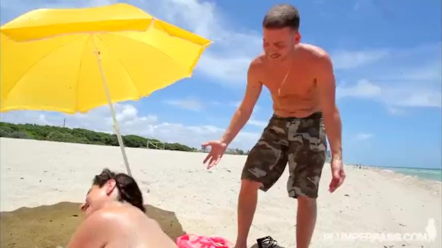Kıvrımlı Porno Yıldızı Vanessa Blake, Şişman Kıçını JMAC Tarafından Siktiriyor