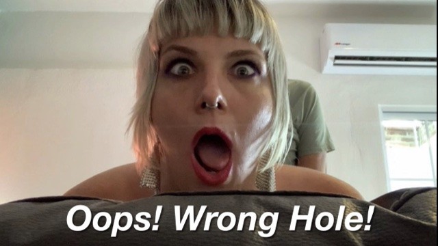 OOPS! YANLIŞ DELİK! / Sıkışmış Üvey Anne BEKLENMEDİK ANAL SİKİŞME ALIYOR