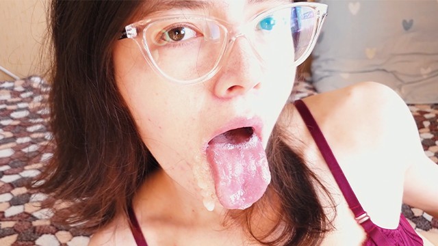 Şehvetli Kız Arkadaş Tutkulu Oral Seks ve Penetrasyondan Sonra Ağzına Boşalmayı Seviyor 4K