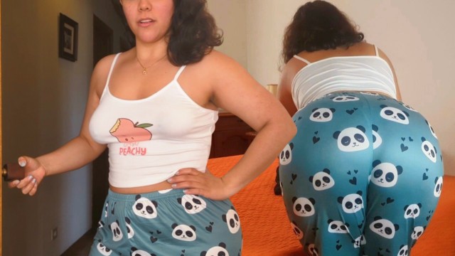 ÜVEY ANNE üvey oğlunu azarlar ve stresini azaltmak için ondan masaj ister.