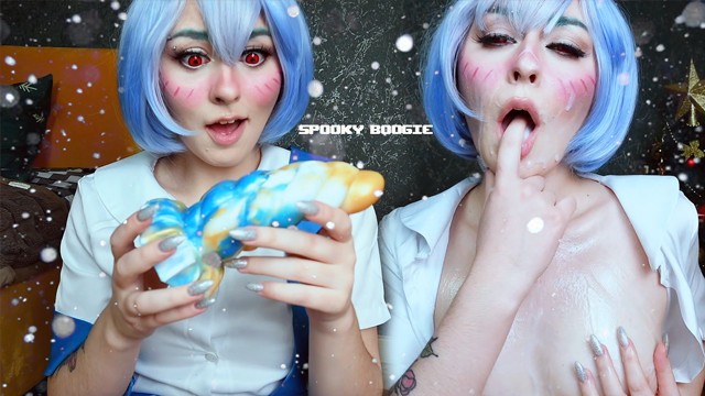 Rei Ayanami Noel hediyesini c Noel ağacının altında buldu – Cosplay Kötü ejderha Spooky Boogie