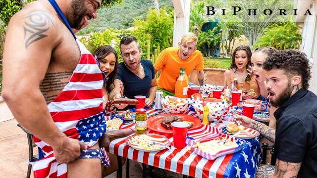Biphoria – Sıcak AF 4 Temmuz Bi Orji Havuz Partisi