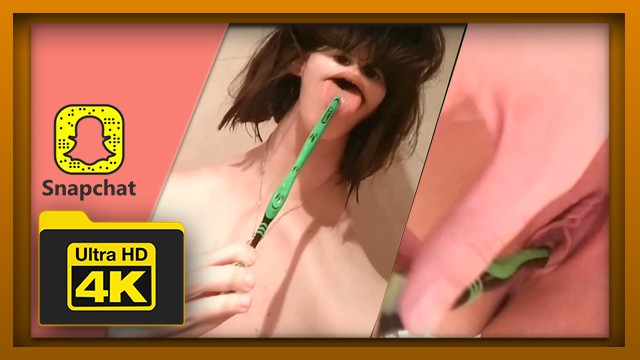 Hikayeler Snapchat No. 21 Korkunç bir kadın diş fırçasıyla mastürbasyon yapıyor