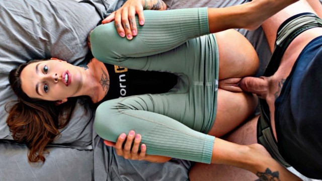 Yoga dersi onun amının yüksek kaliteli bir sikişine dönüştü! POV