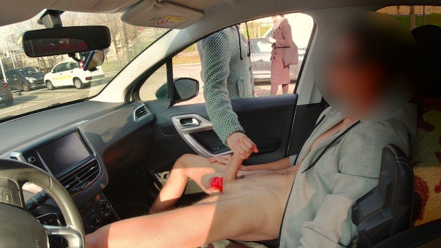 DICK FLASH CAR bölüm 2. Orospu elini içeri sokuyor ve bana zevk veriyor